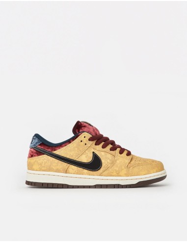 Nike SB 'City of Cinema' Dunk Low Pro Skate Shoes - Celestial Gold/Black-Dark Team Red acheter